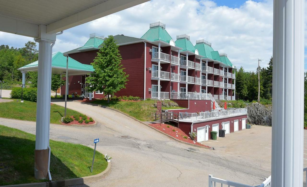 Отель Les Pavillons Du Petit Manoir Du Casino Ла-Мальбе Экстерьер фото